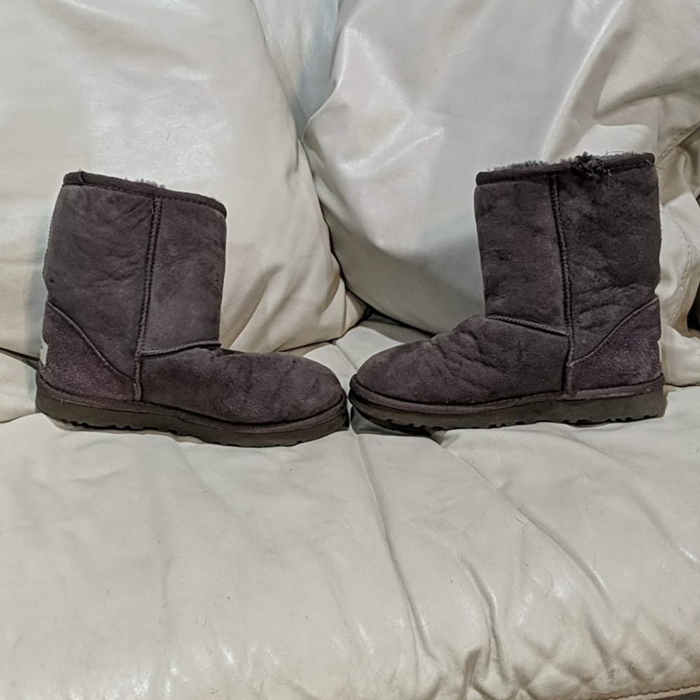 UGG - Picture 3 of 7